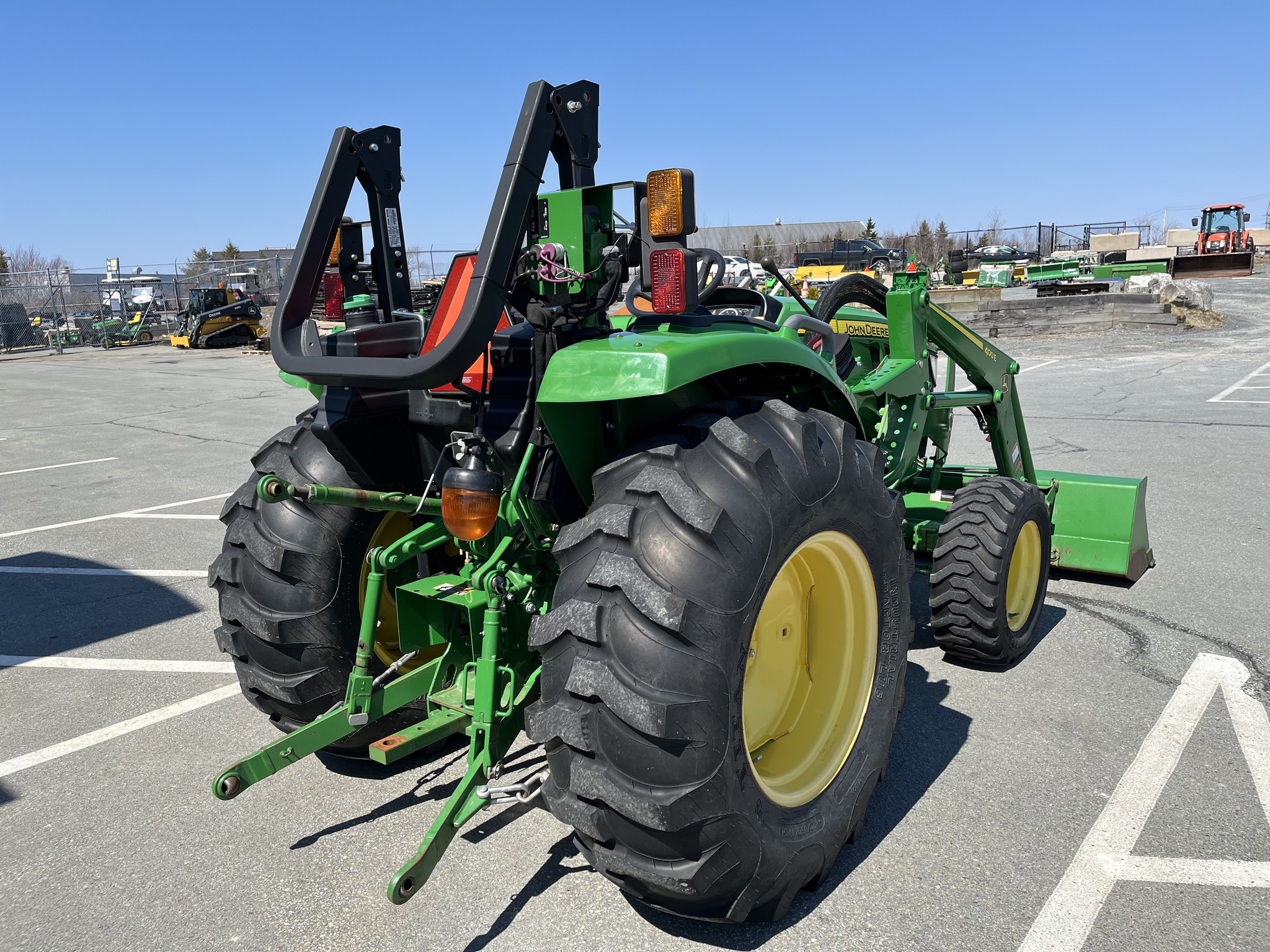 2020 John Deere 4052M Image 7