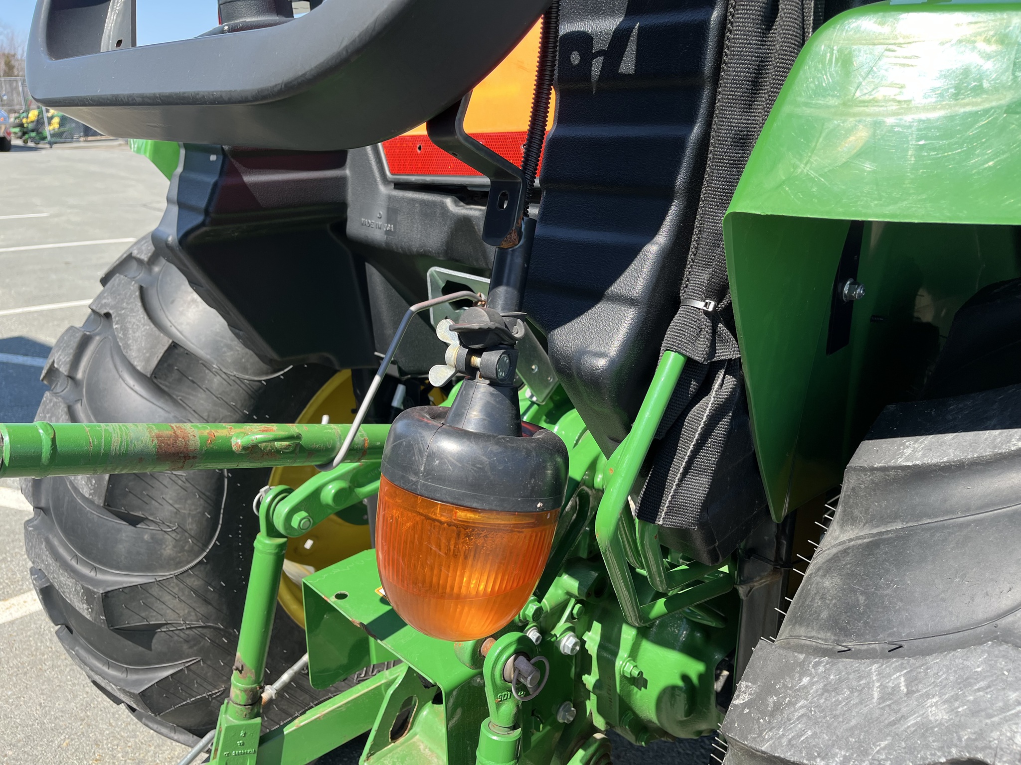 2020 John Deere 4052M Image 10