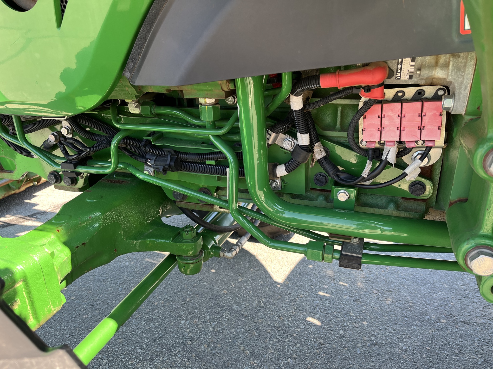 2020 John Deere 4052M Image 11
