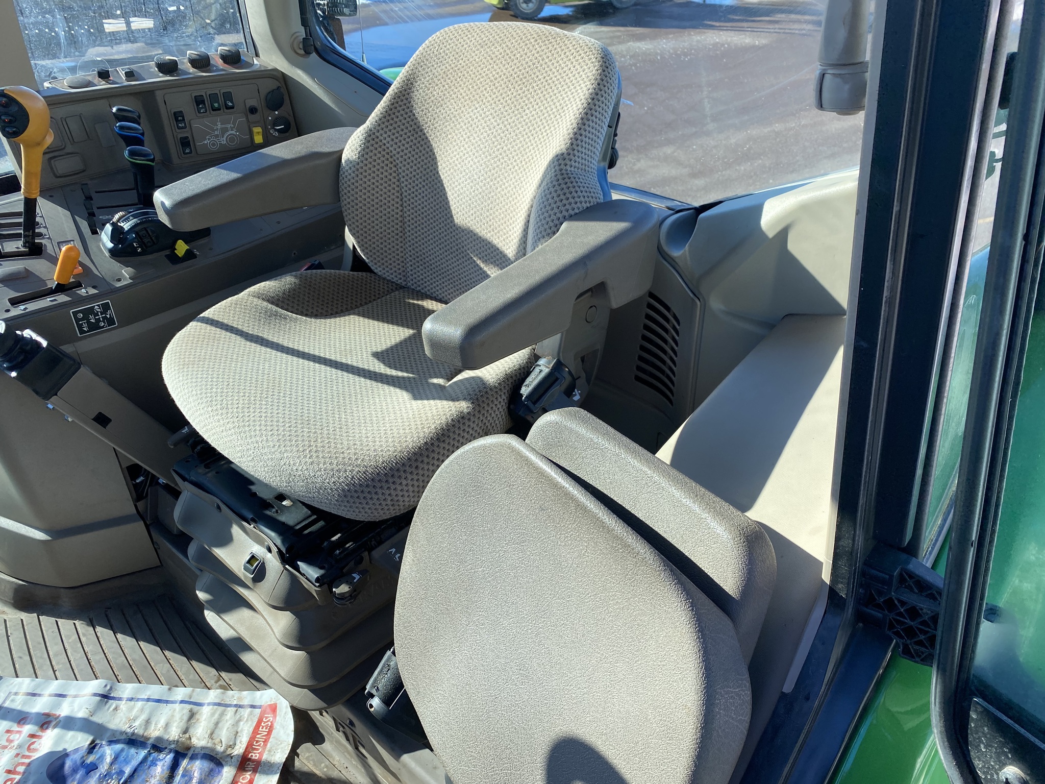 2018 John Deere 6120M Image 12