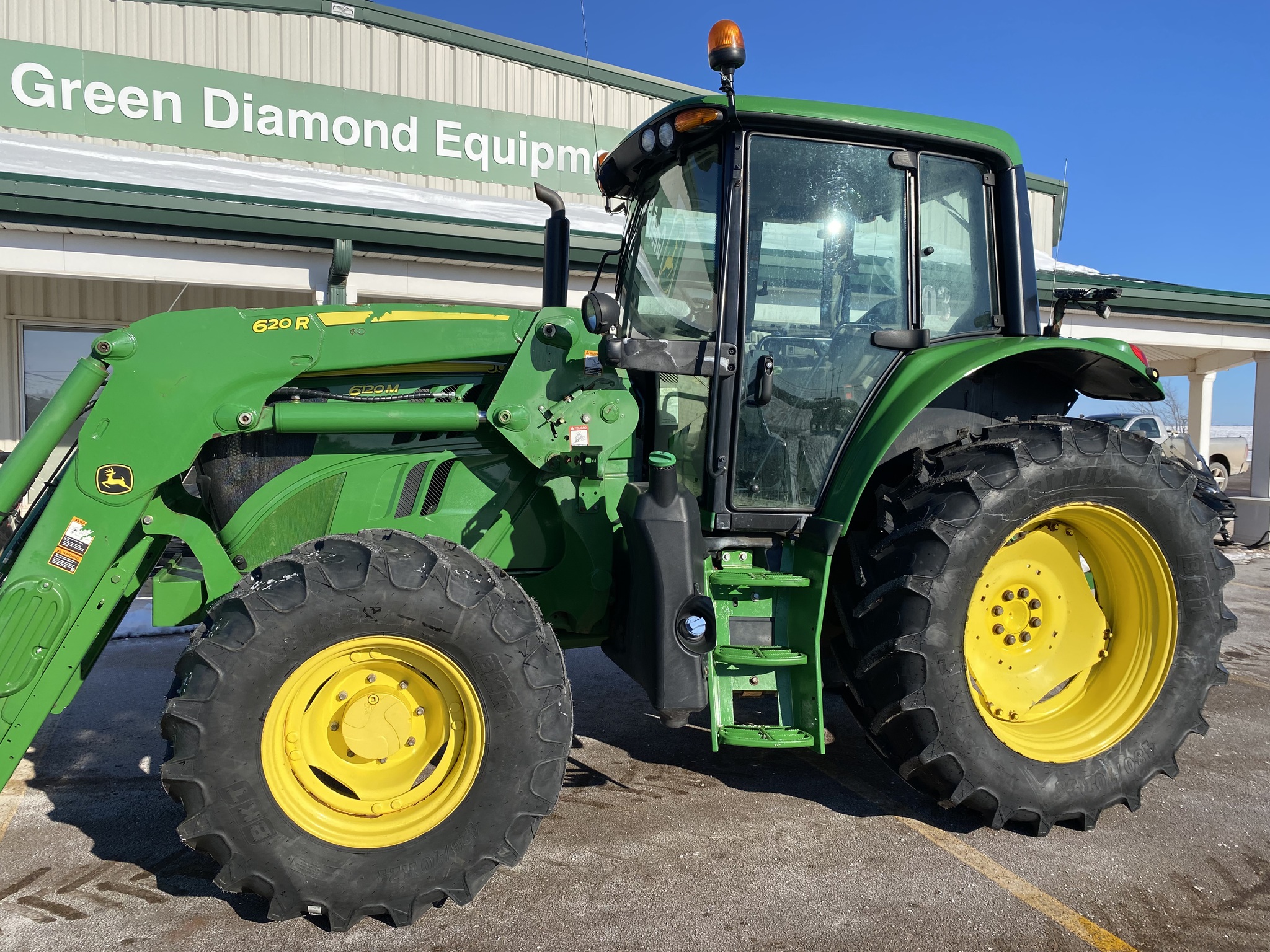 2018 John Deere 6120M Image 3