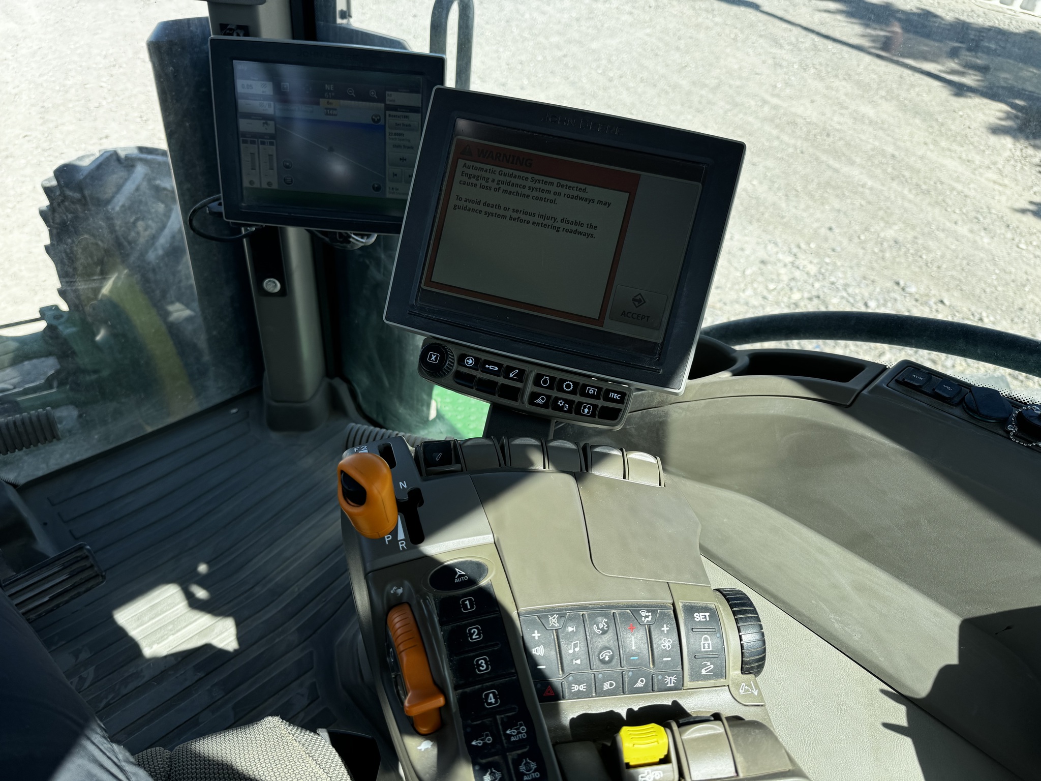 2022 John Deere 8R 340 Image 19