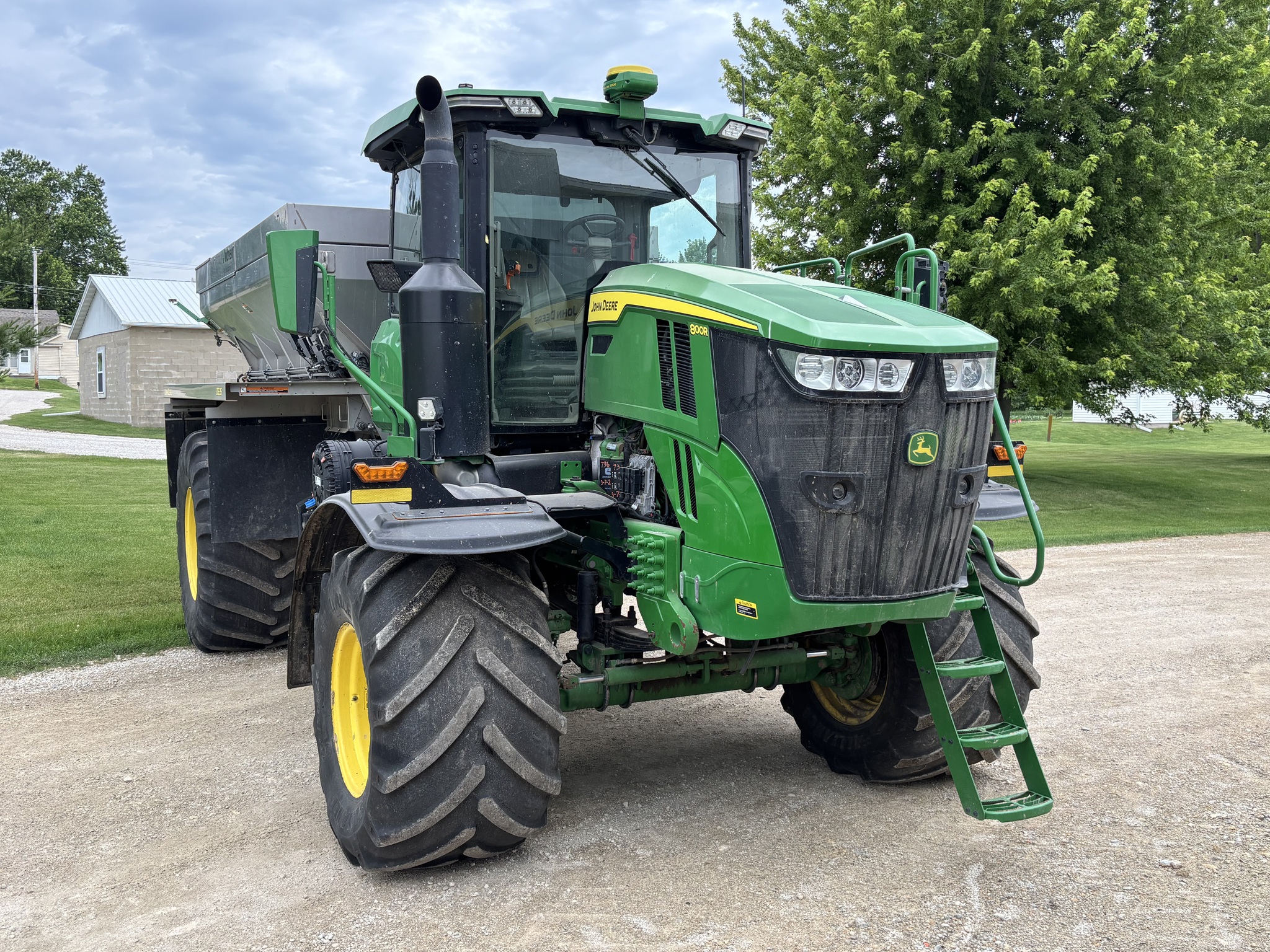 2022 John Deere 800R Image 1