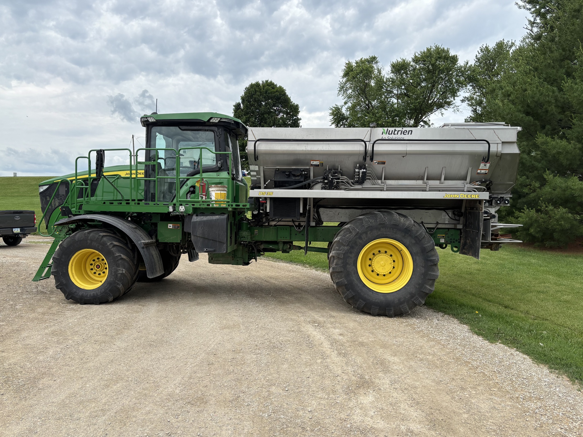 2022 John Deere 800R Image 8