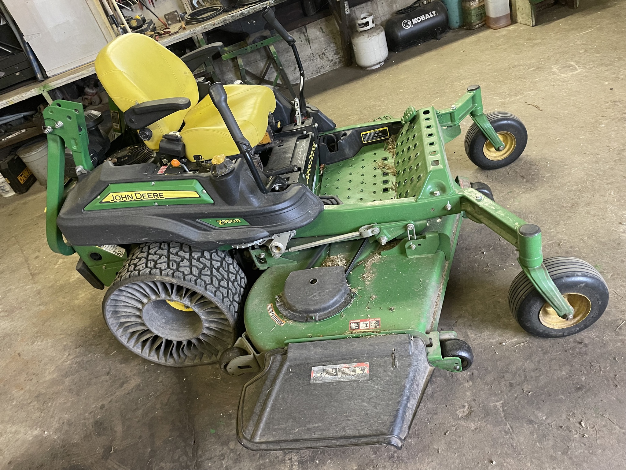 2017 John Deere Z950R Image 1