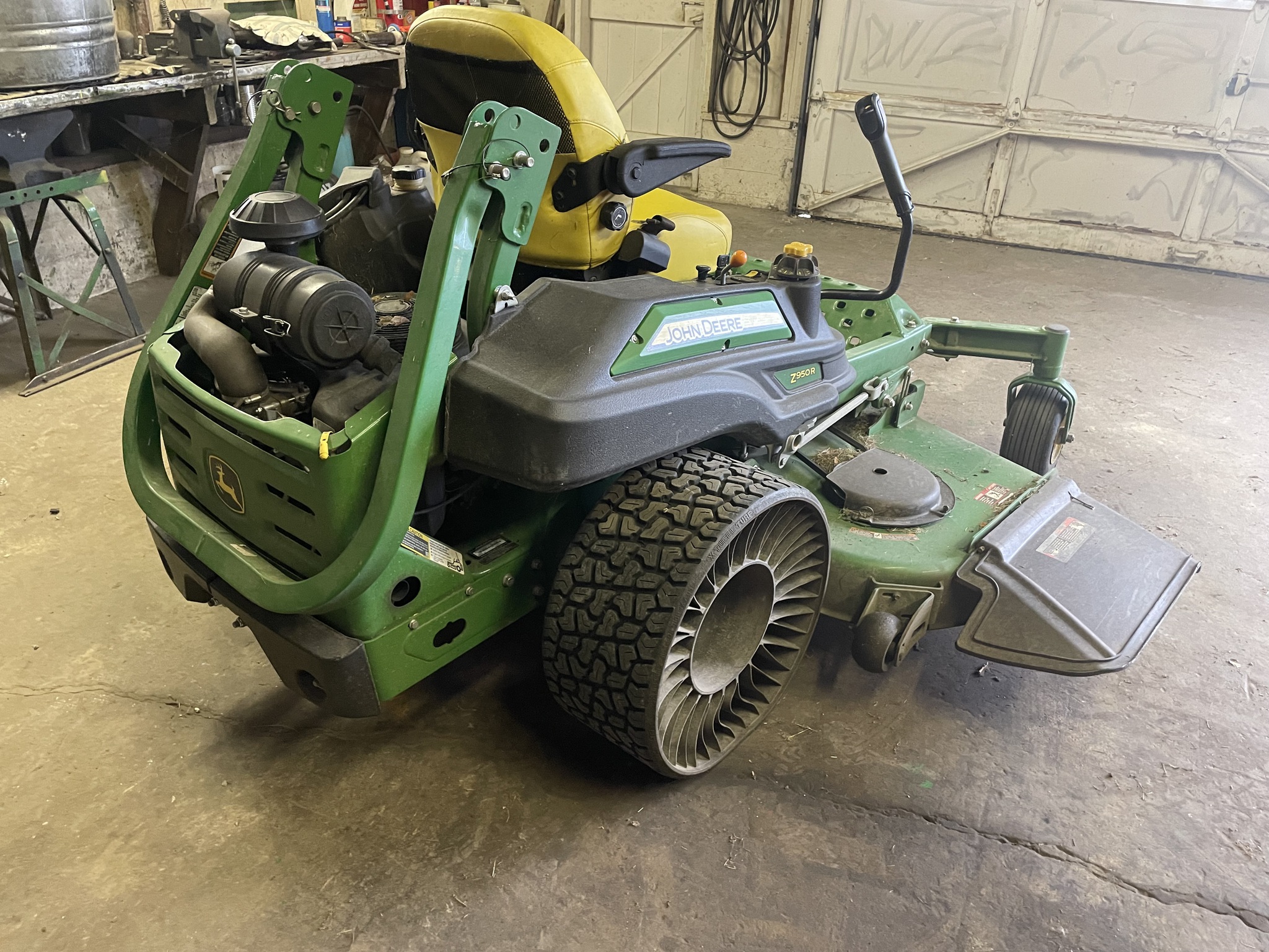 2017 John Deere Z950R Image 5