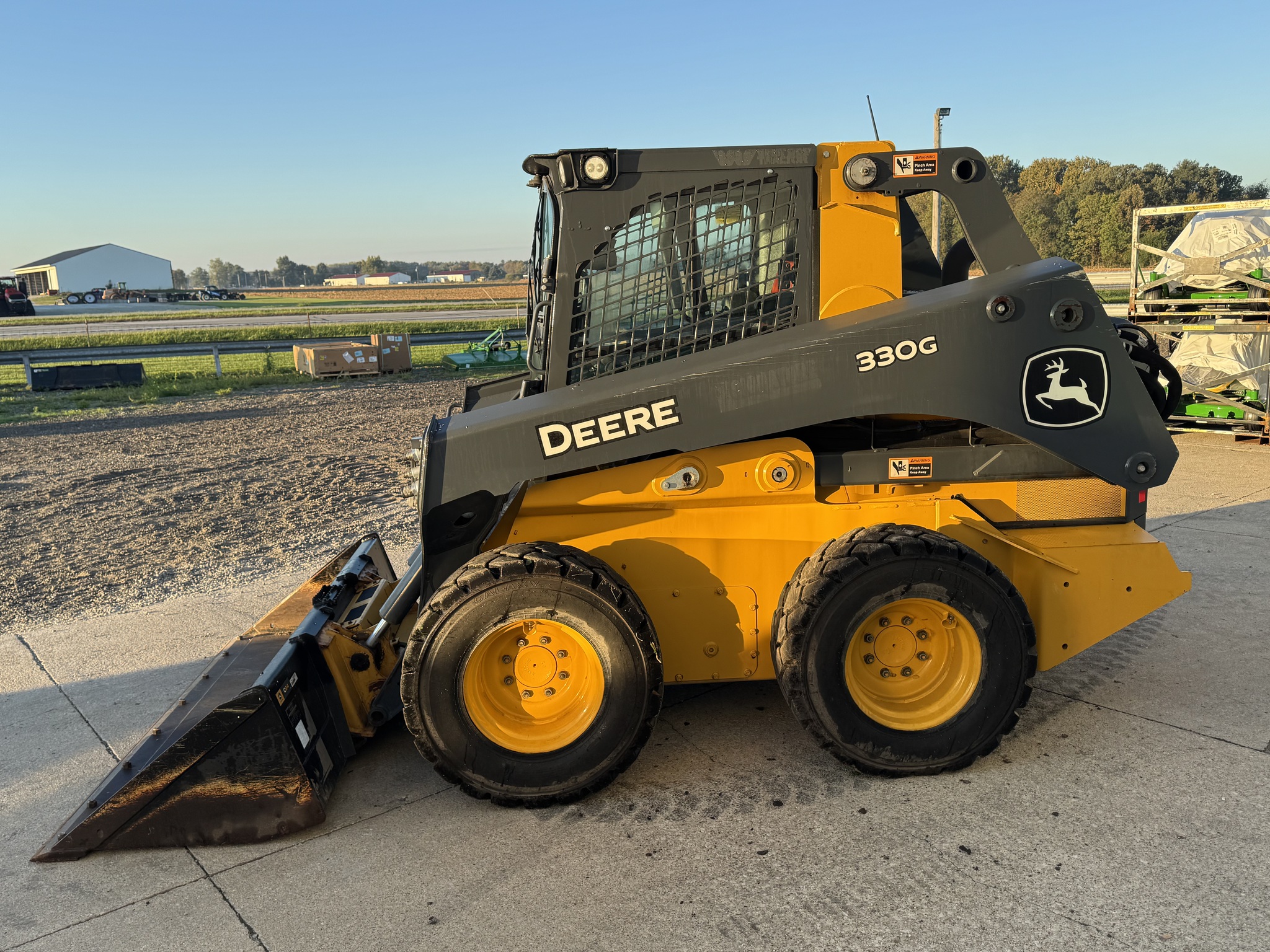 2023 John Deere 330G Image 4