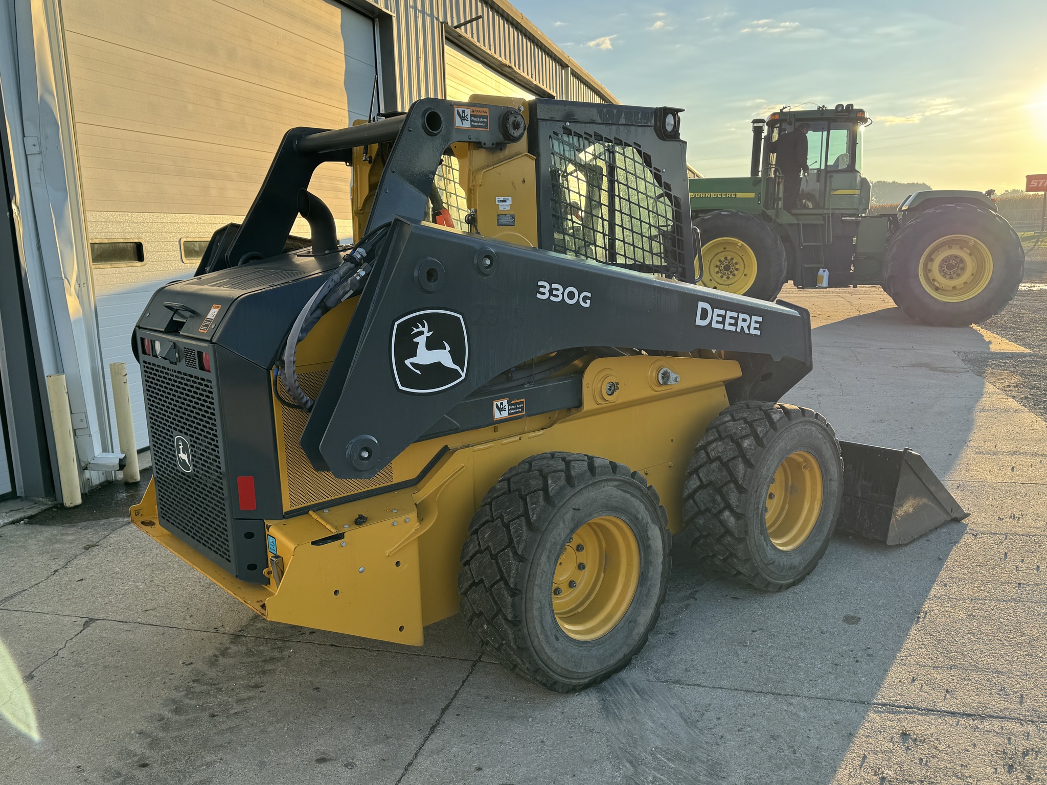 2023 John Deere 330G Image 7