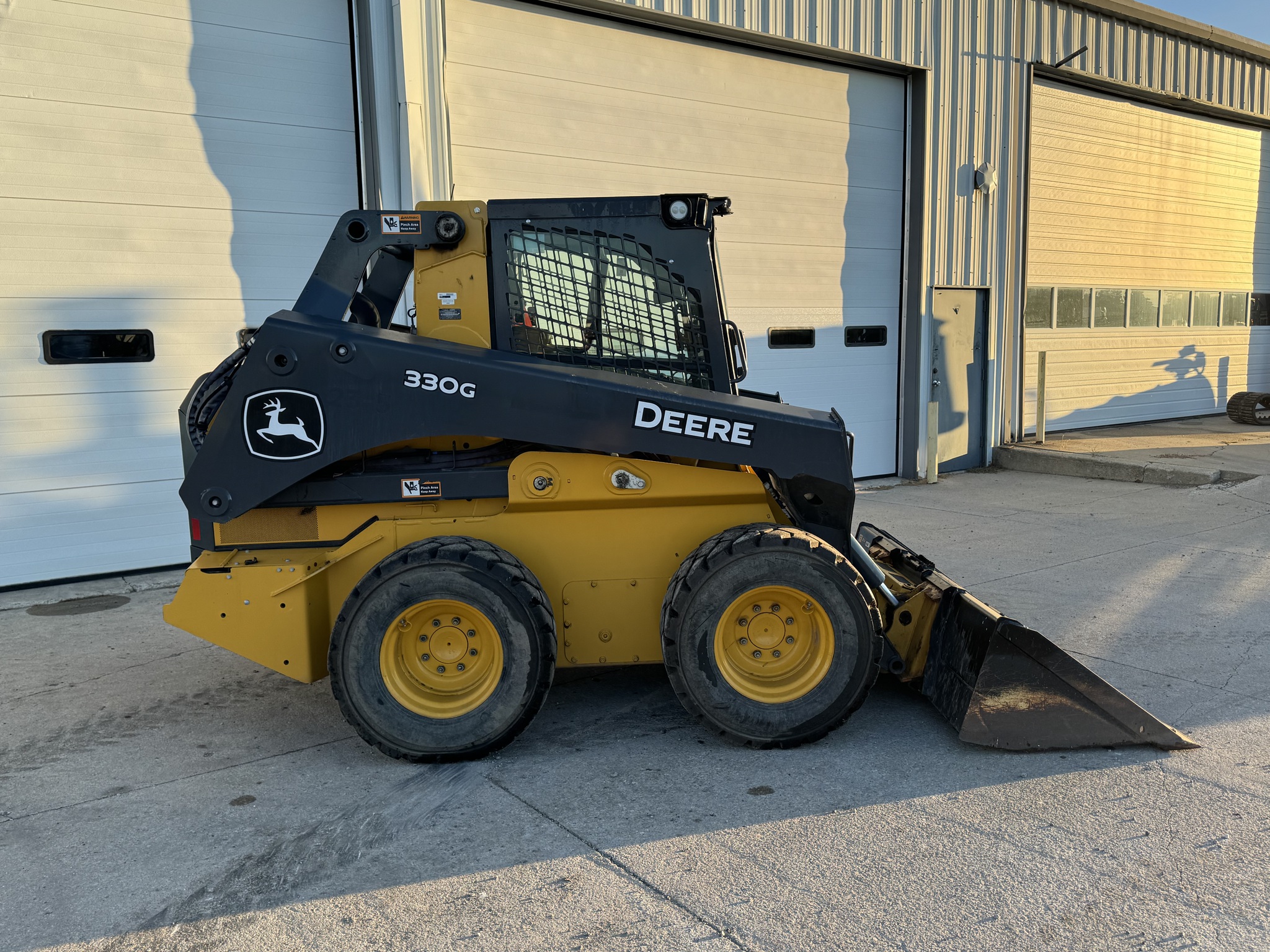 2023 John Deere 330G Image 8