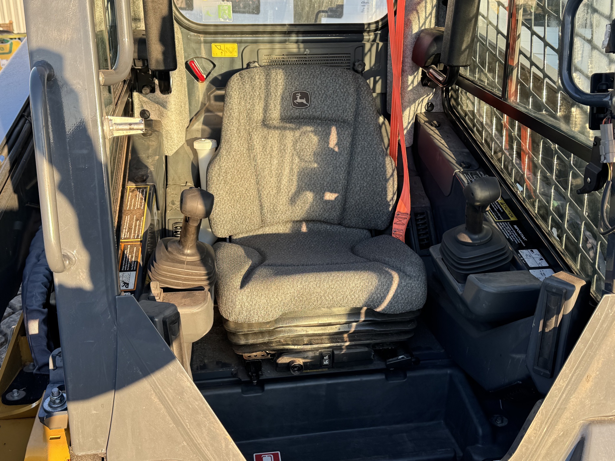 2023 John Deere 330G Image 9