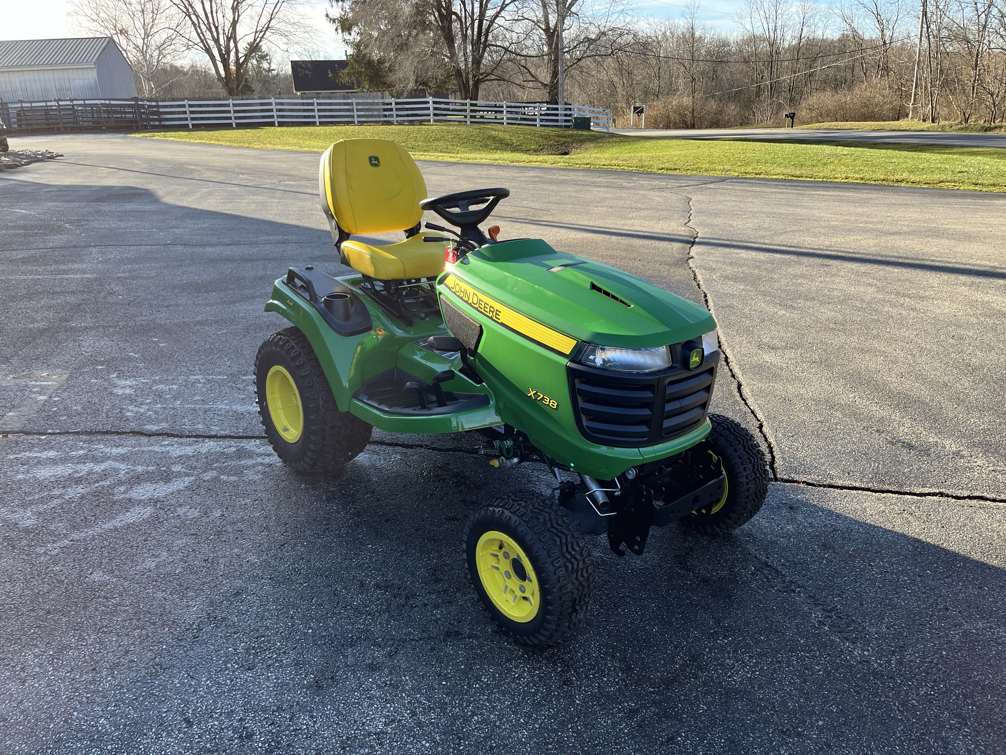 2024 John Deere X738 Image 7