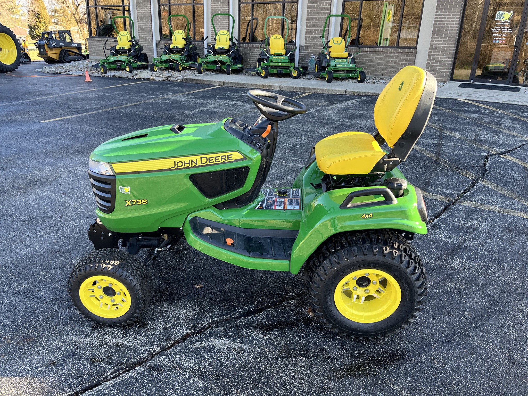 2024 John Deere X738 Image 2