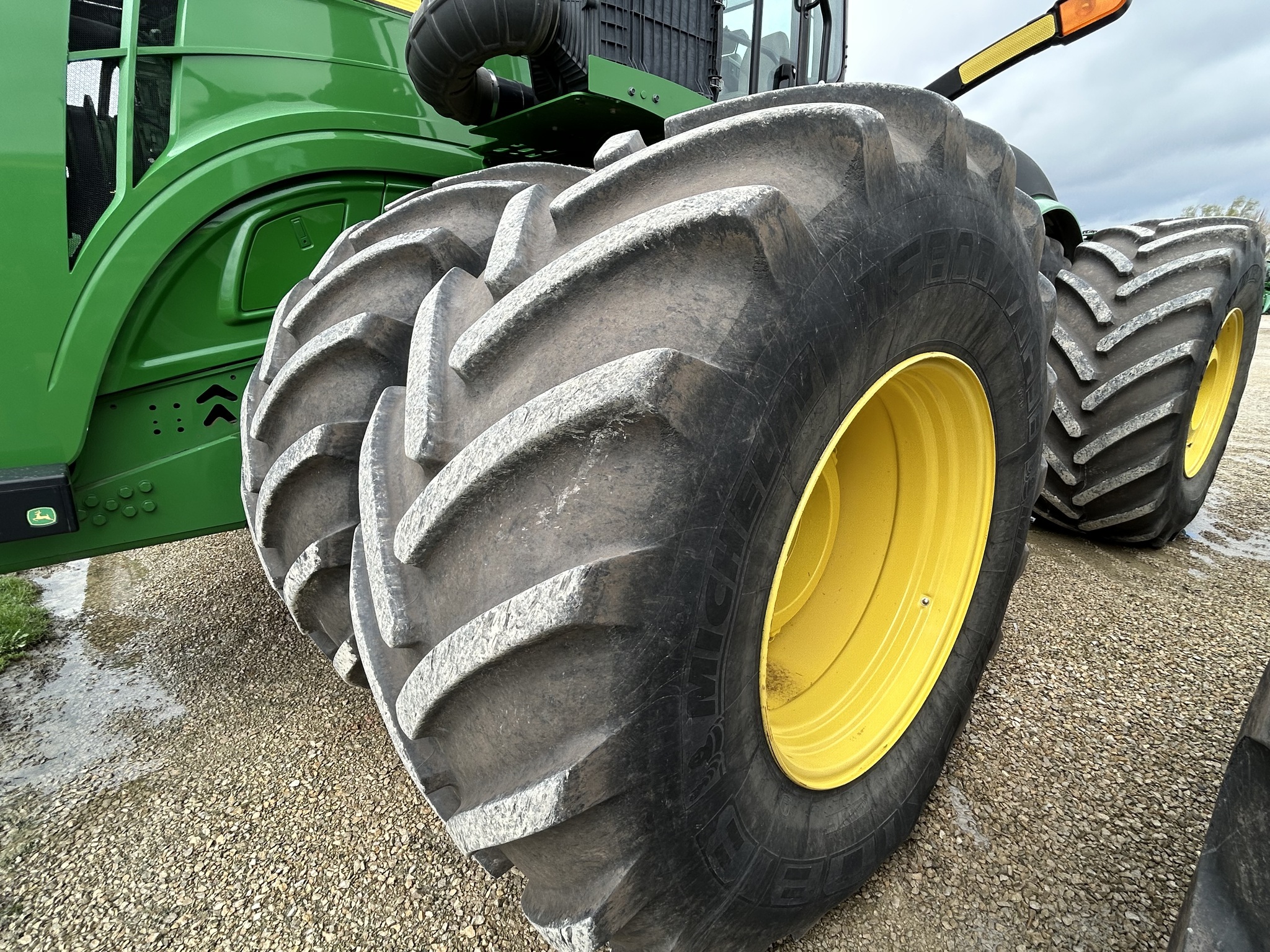 2019 John Deere 9520R at Heritage Tractor in Dixon, IL