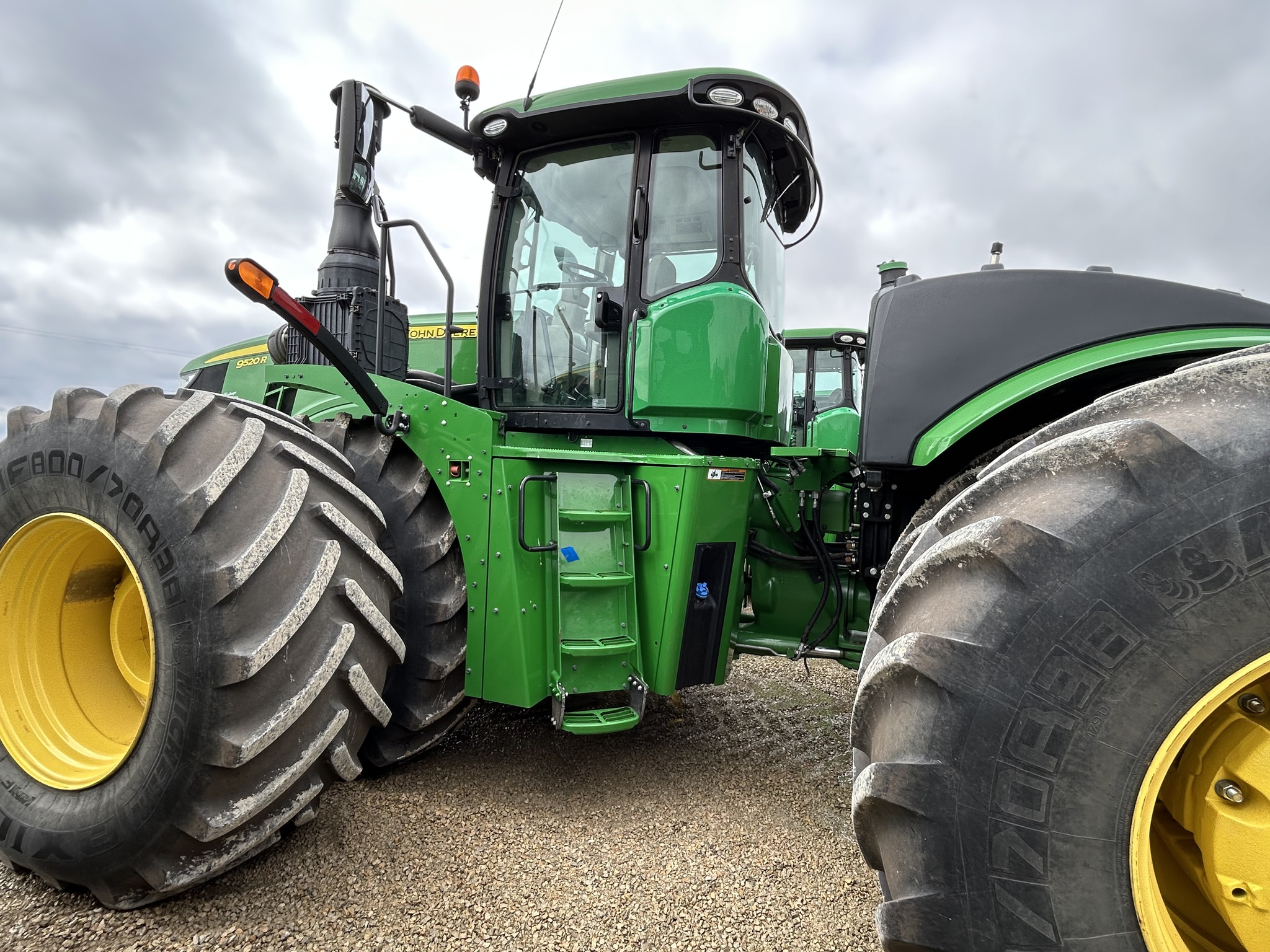  2019 John Deere 9520R at Heritage Tractor in Dixon, IL
