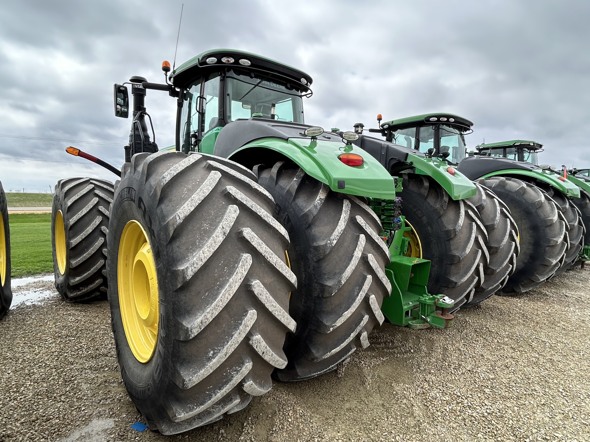  2019 John Deere 9520R at Heritage Tractor in Dixon, IL