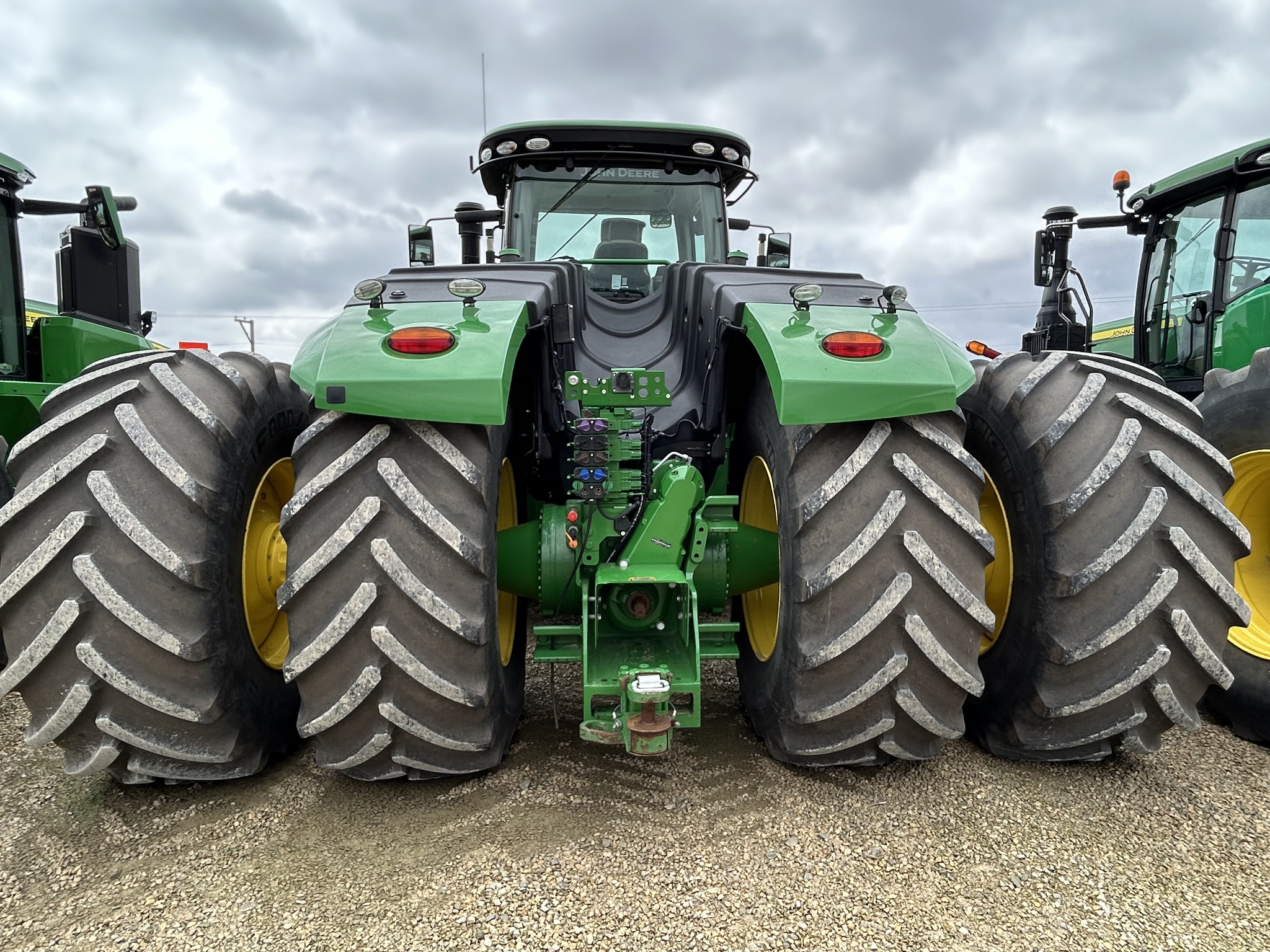  2019 John Deere 9520R at Heritage Tractor in Dixon, IL