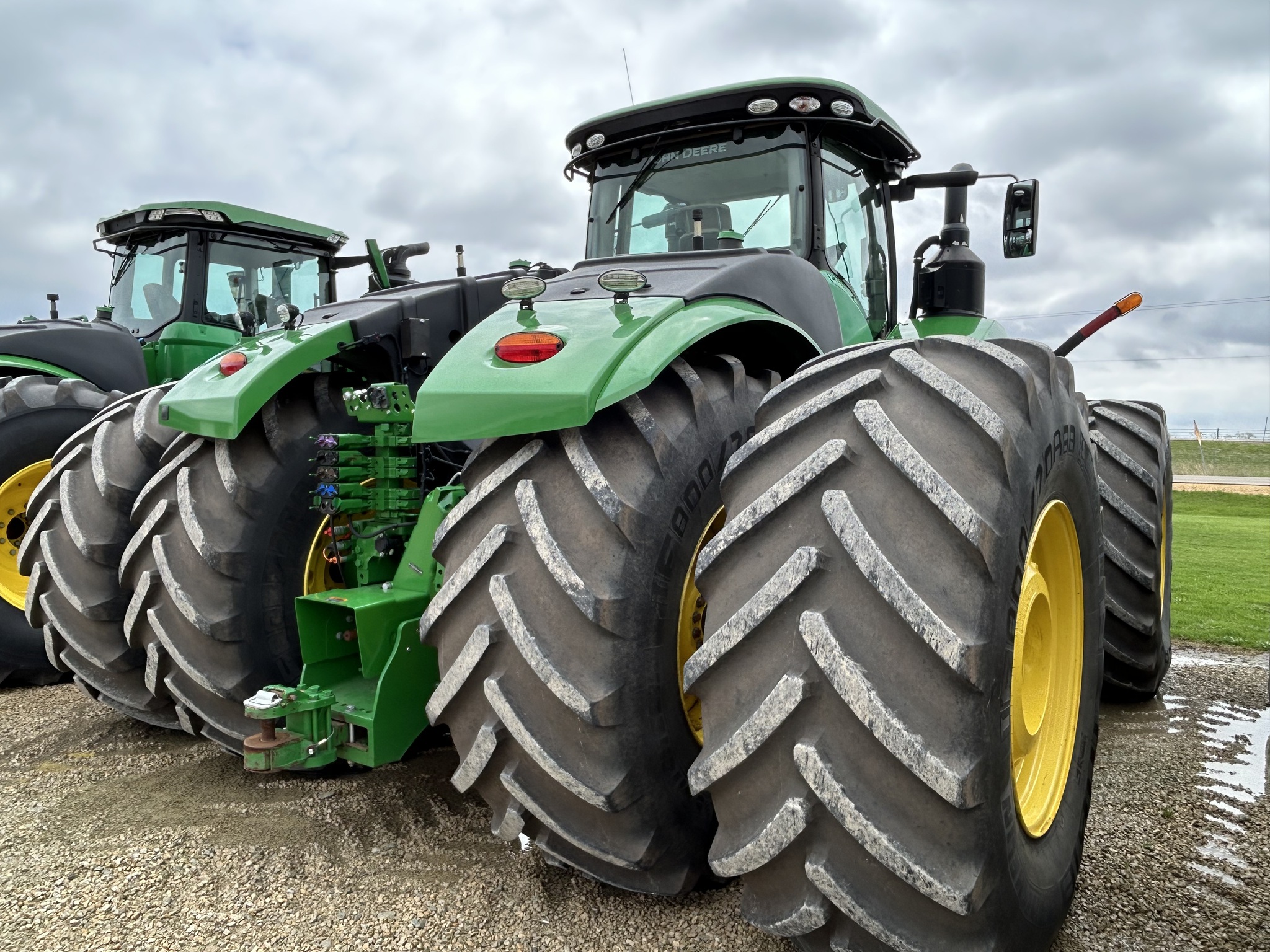  2019 John Deere 9520R at Heritage Tractor in Dixon, IL