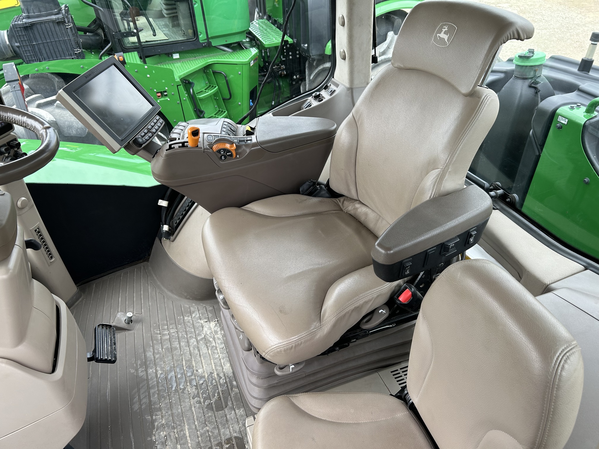  2019 John Deere 9520R at Heritage Tractor in Dixon, IL