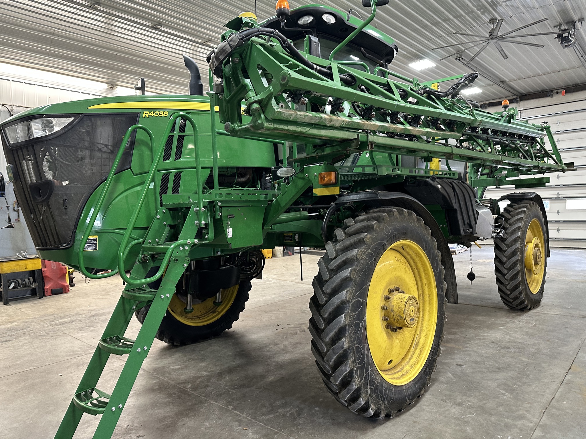 2016 John Deere R4038 Image 4