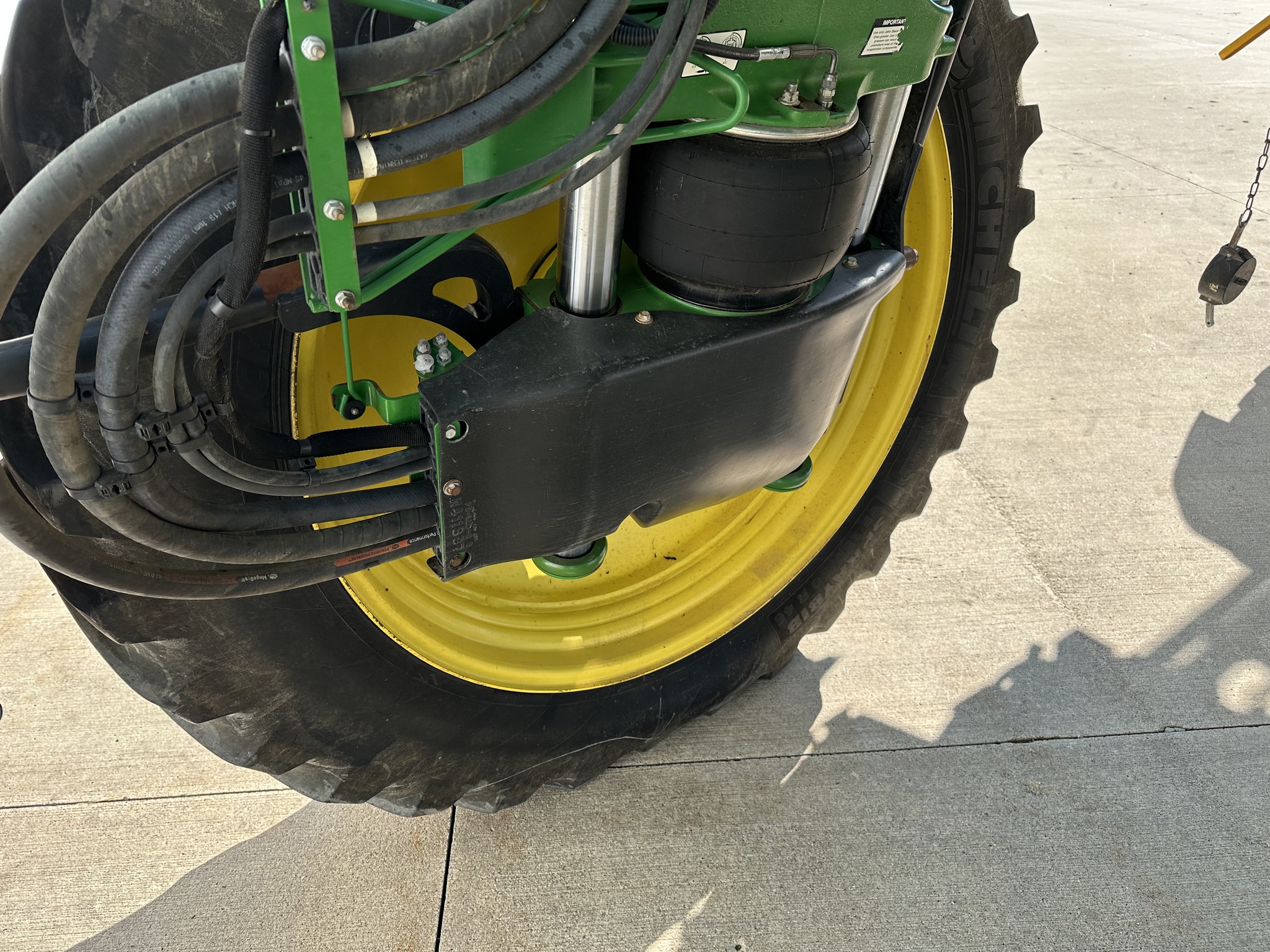 2016 John Deere R4038 Image 19