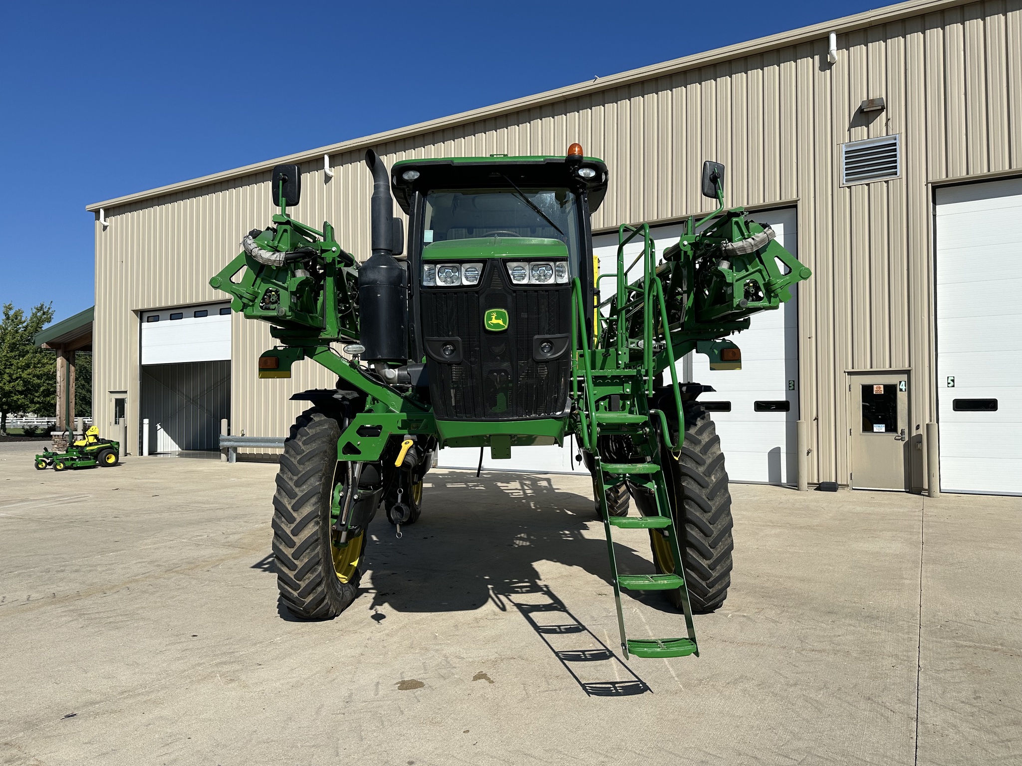 2016 John Deere R4038 Image 23