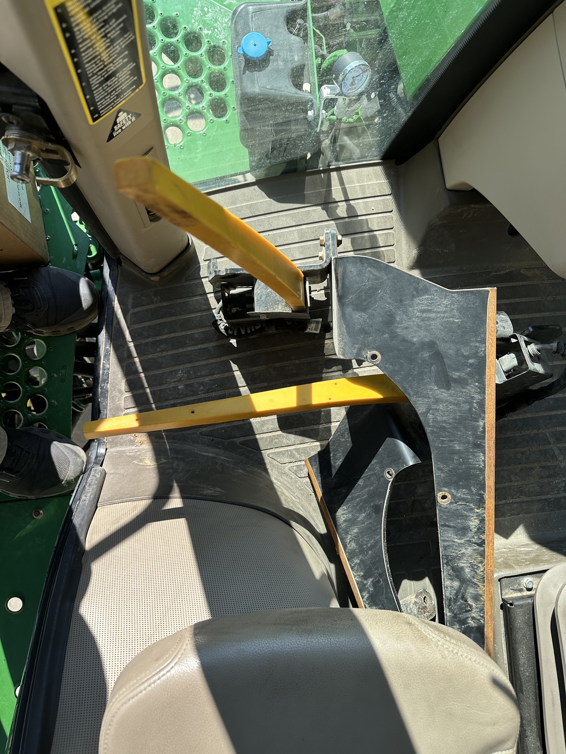 2016 John Deere R4038 Image 30