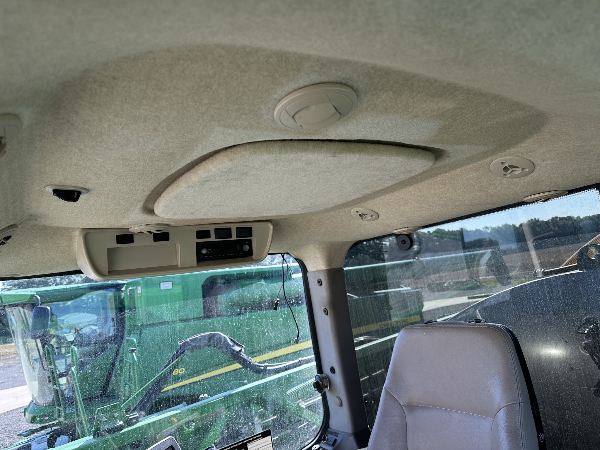 2016 John Deere R4038 Image 32