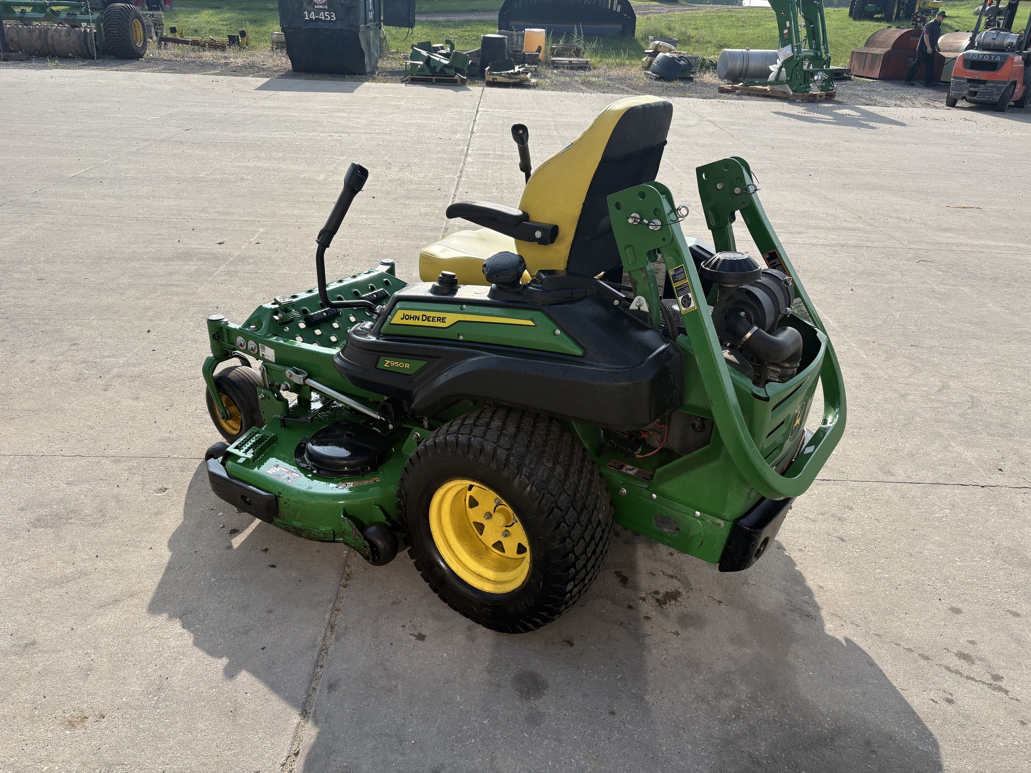 2023 John Deere Z950R Image 5