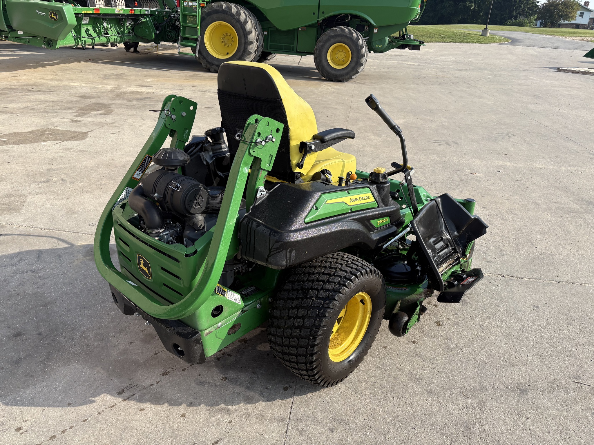 2023 John Deere Z950R Image 4