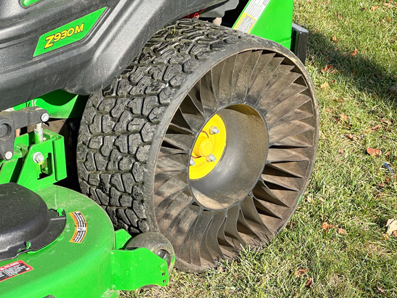 2022 John-Deere Z930M