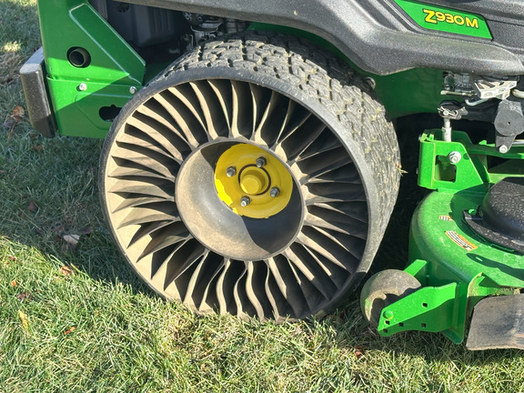 2022 John-Deere Z930M