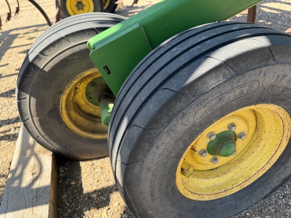 2011 John Deere 2210 - Photo9