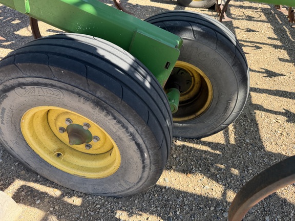 2011 John Deere 2210 - Photo10