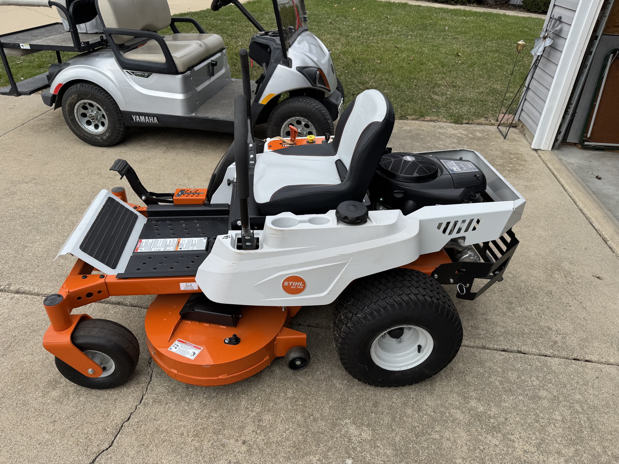  2024 STIHL RZ 142.0 at Heritage Tractor in Dixon, IL