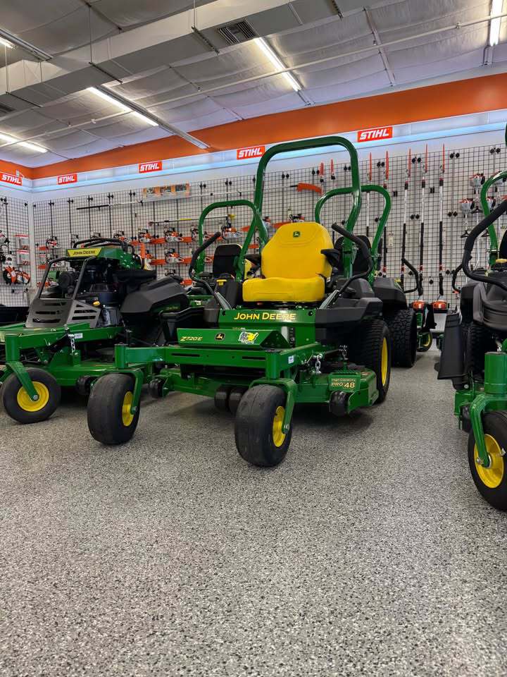 2025 John Deere Z720E Image 1