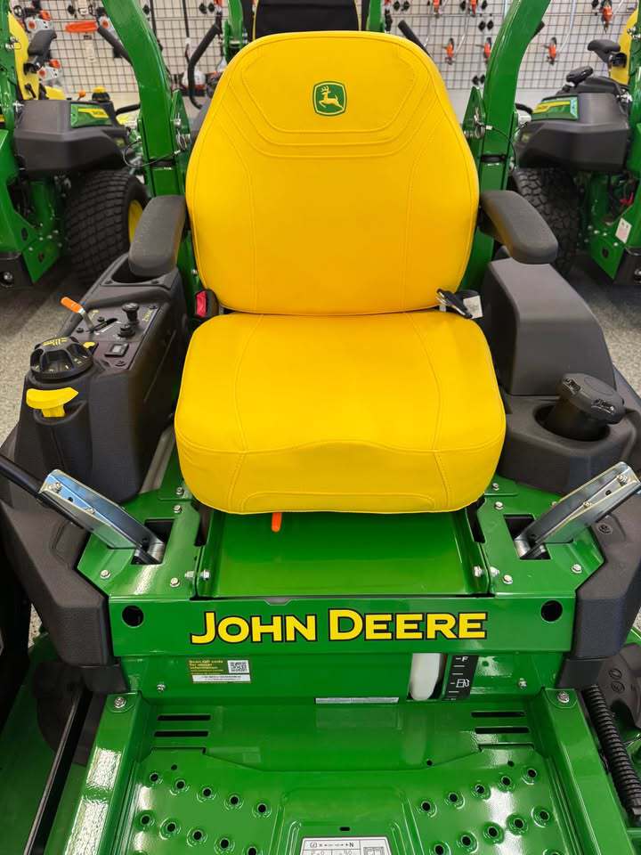 2025 John Deere Z720E Image 4