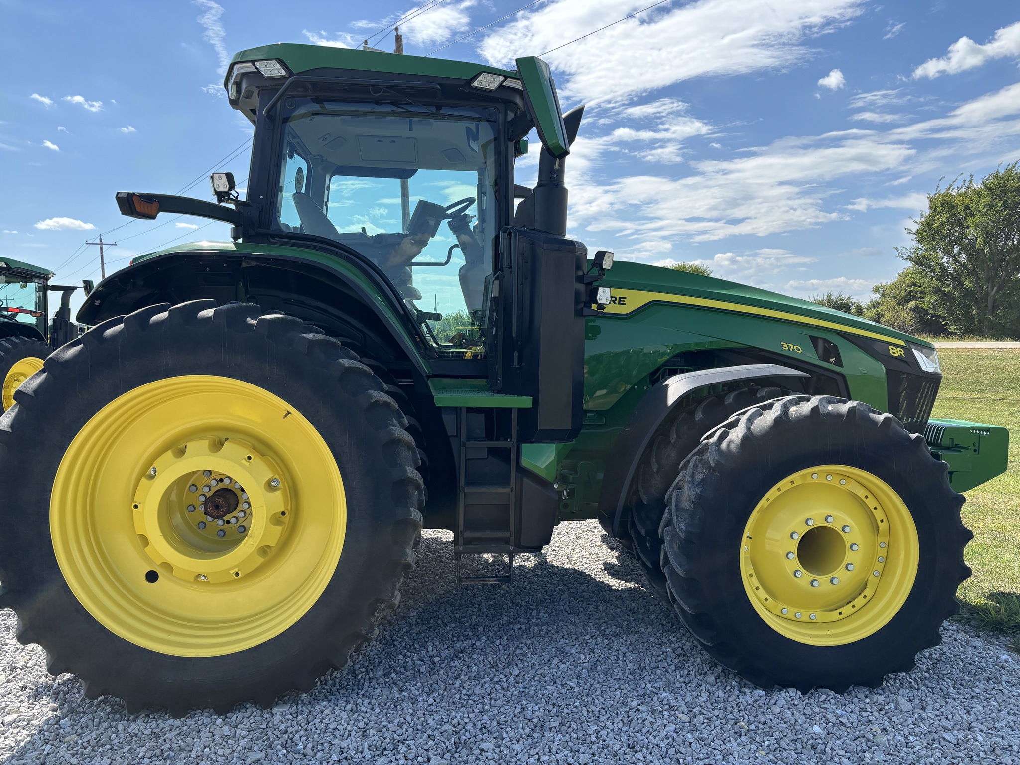 2020 John Deere 8R 370 Image 4