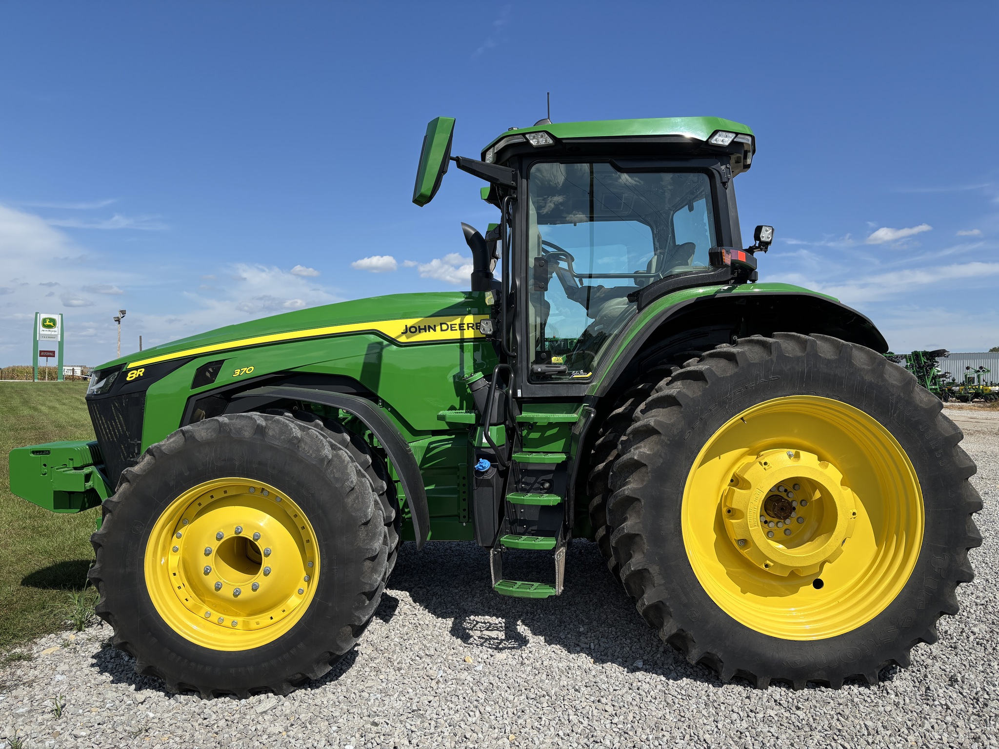 2020 John Deere 8R 370 Image 9