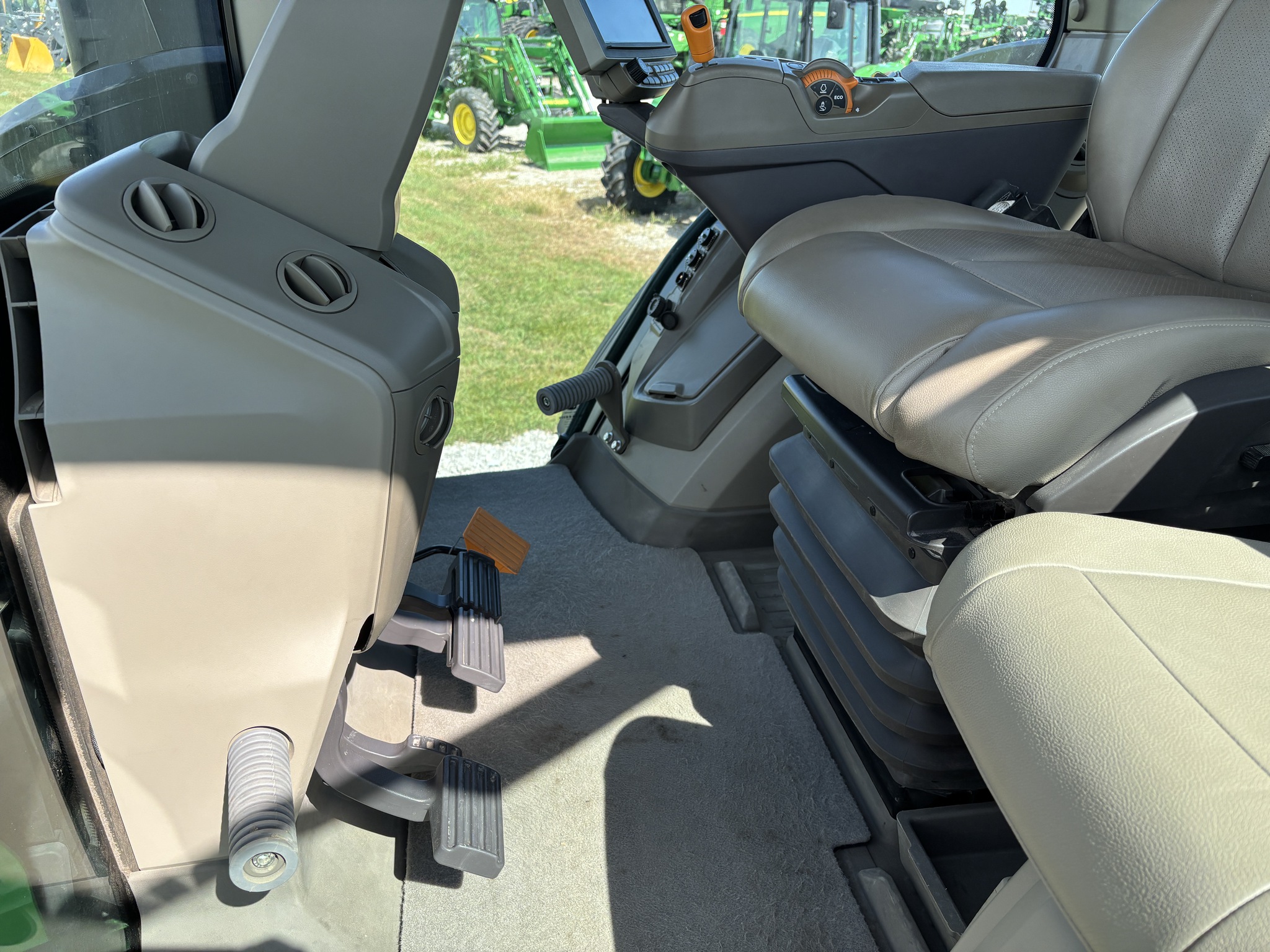 2020 John Deere 8R 370 Image 14