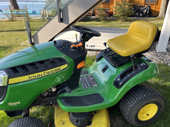 Photo of 2013 John Deere D105