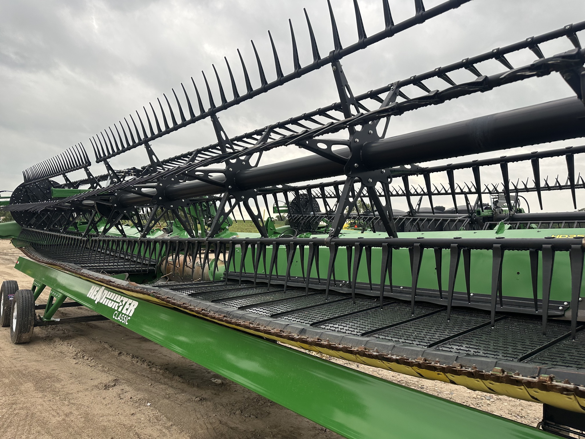 2022 John Deere HD35F Image 6