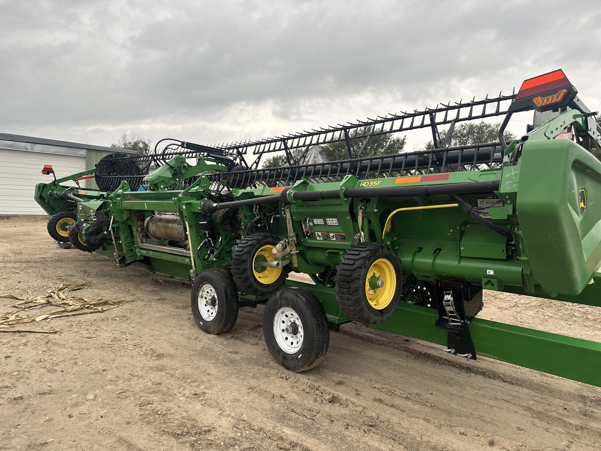 2022 John Deere HD35F Image 11