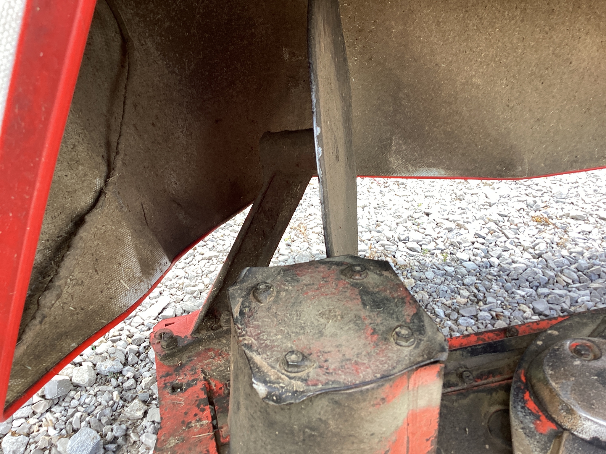 2015 Kuhn GMD310HD Image 18