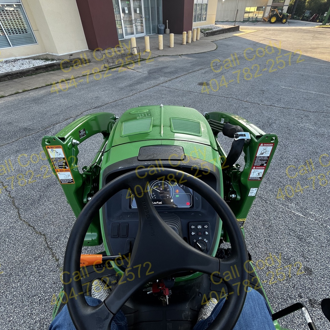2025 John Deere 3033R Image 5