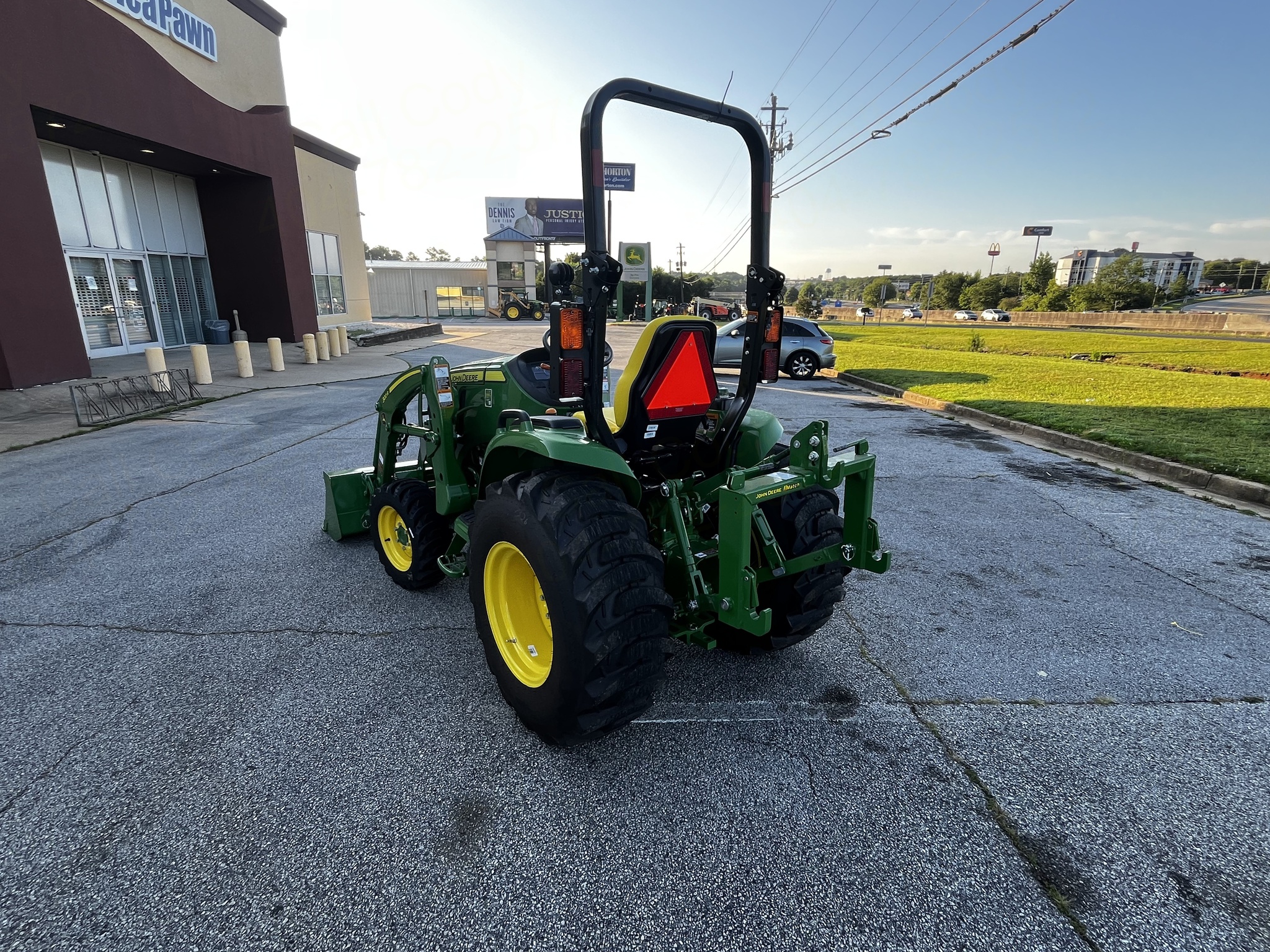 2025 John Deere 3033R Image 3