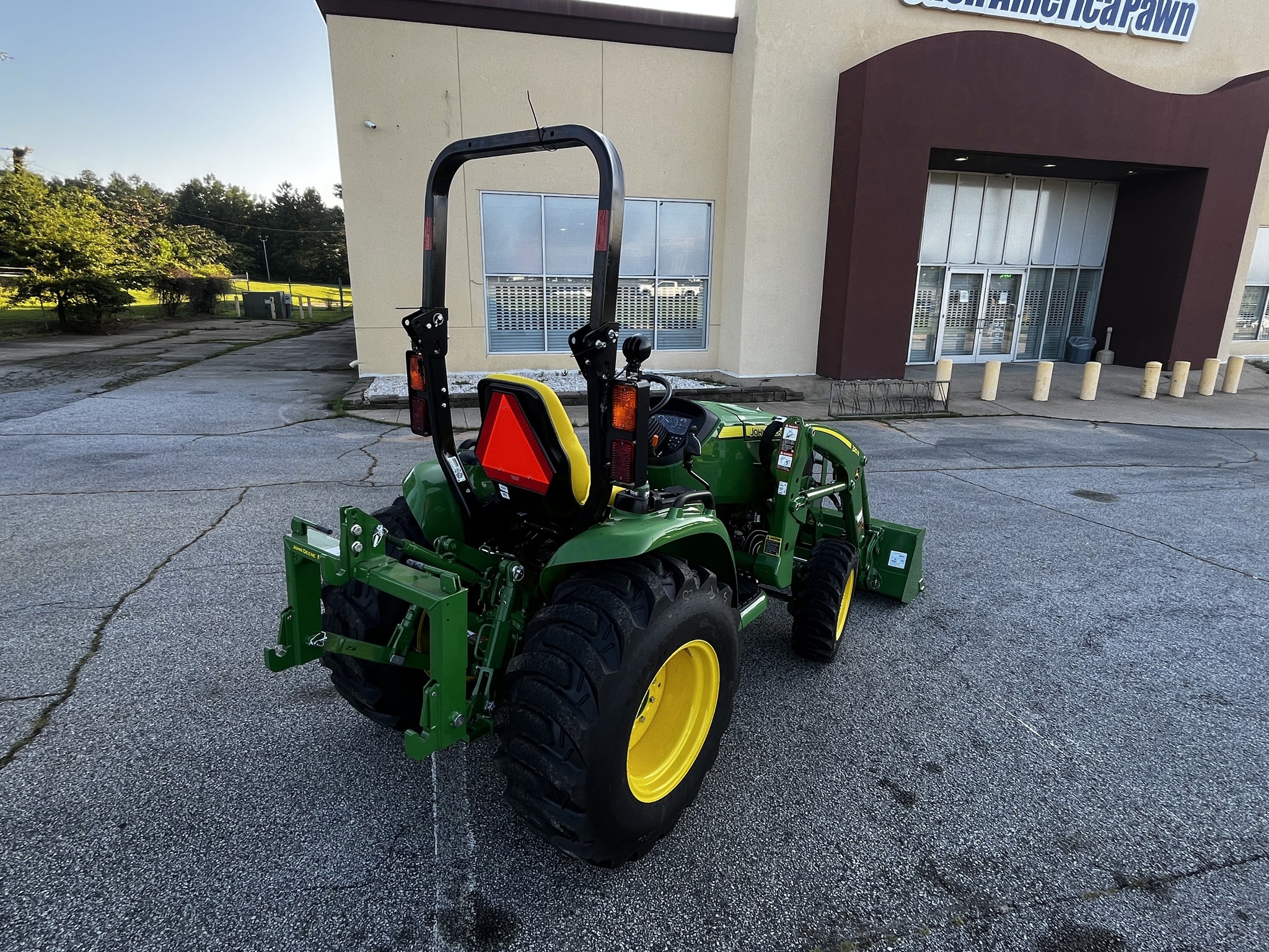 2025 John Deere 3033R Image 4