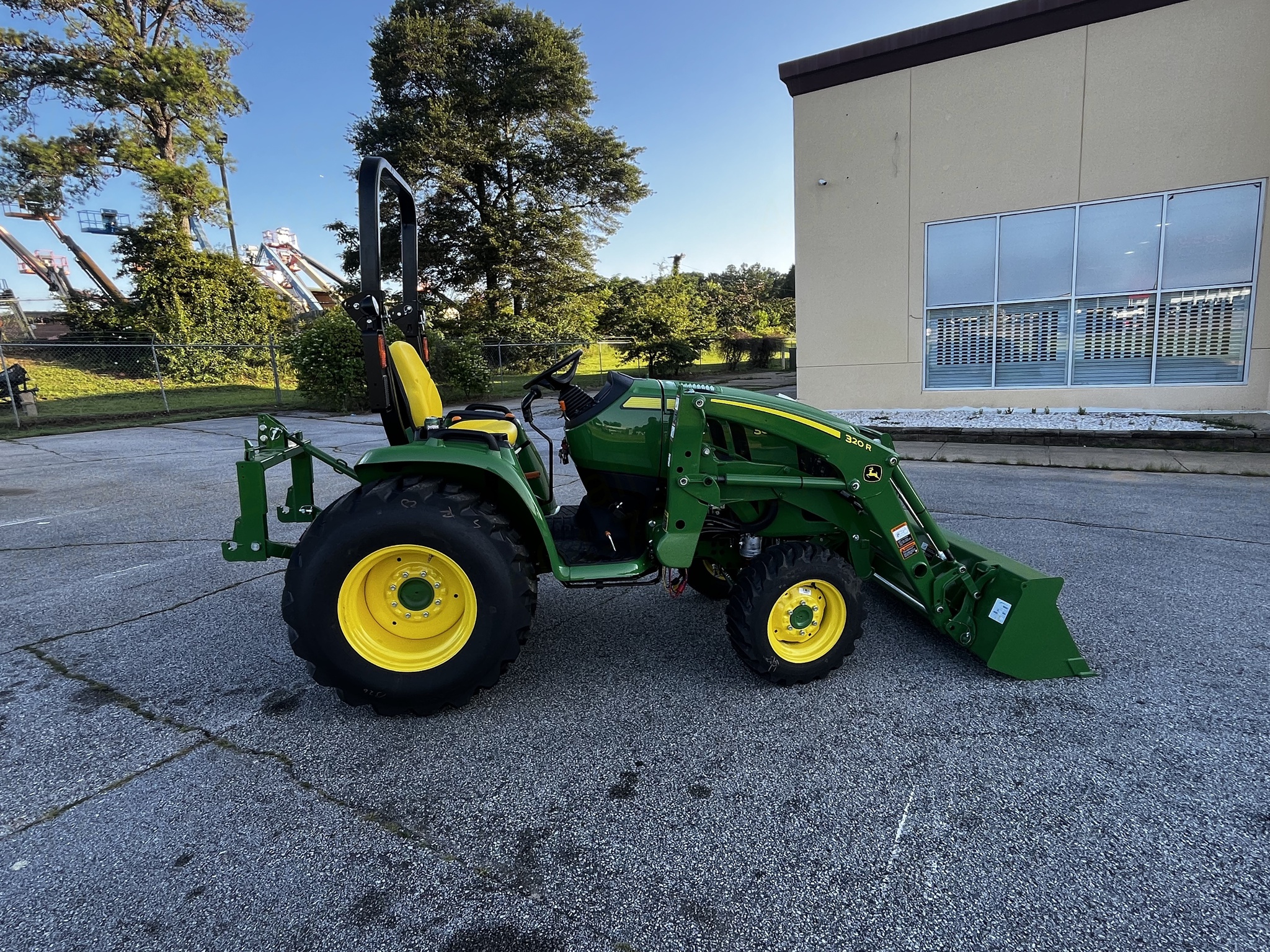 2025 John Deere 3033R Image 5