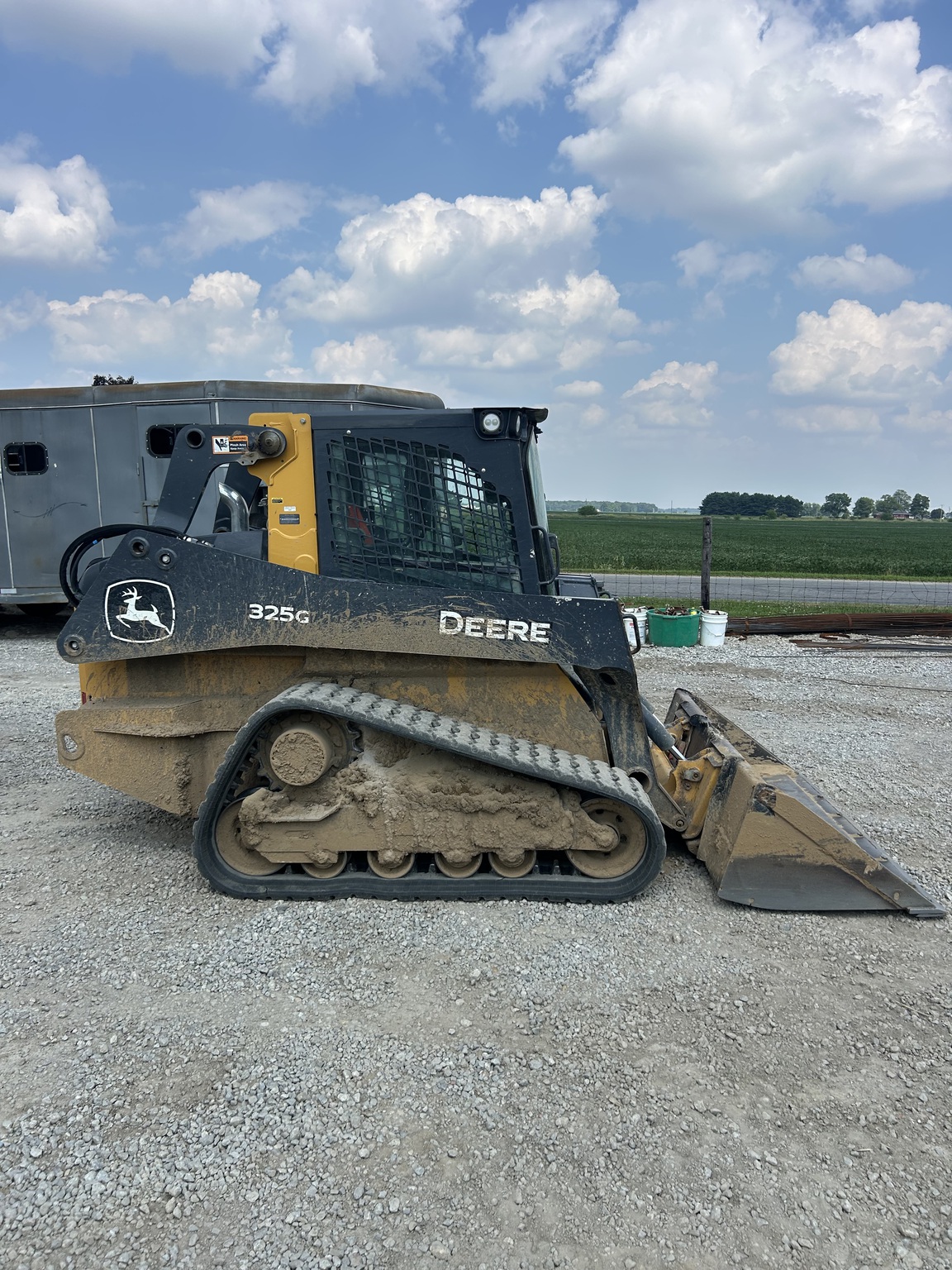 2020 John Deere 325G Image 8
