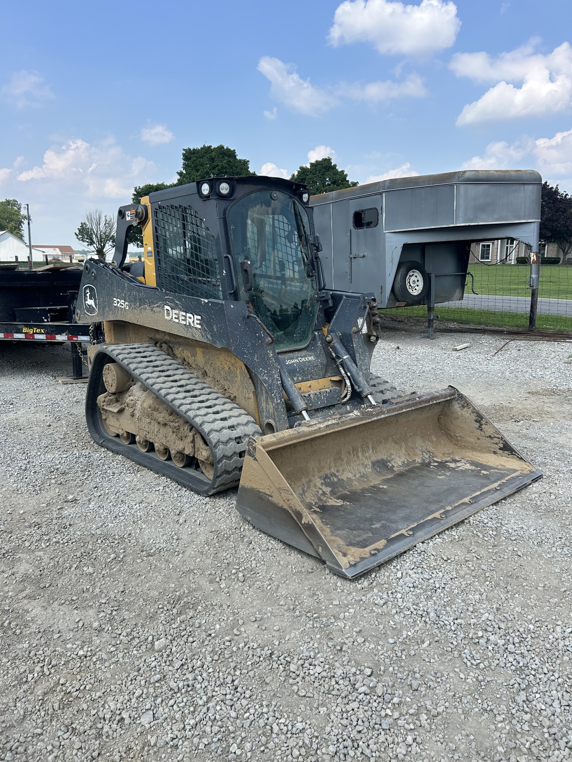 2020 John Deere 325G Image 1