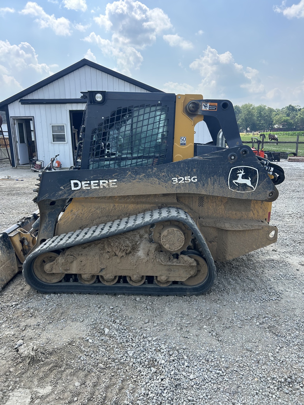 2020 John Deere 325G Image 4